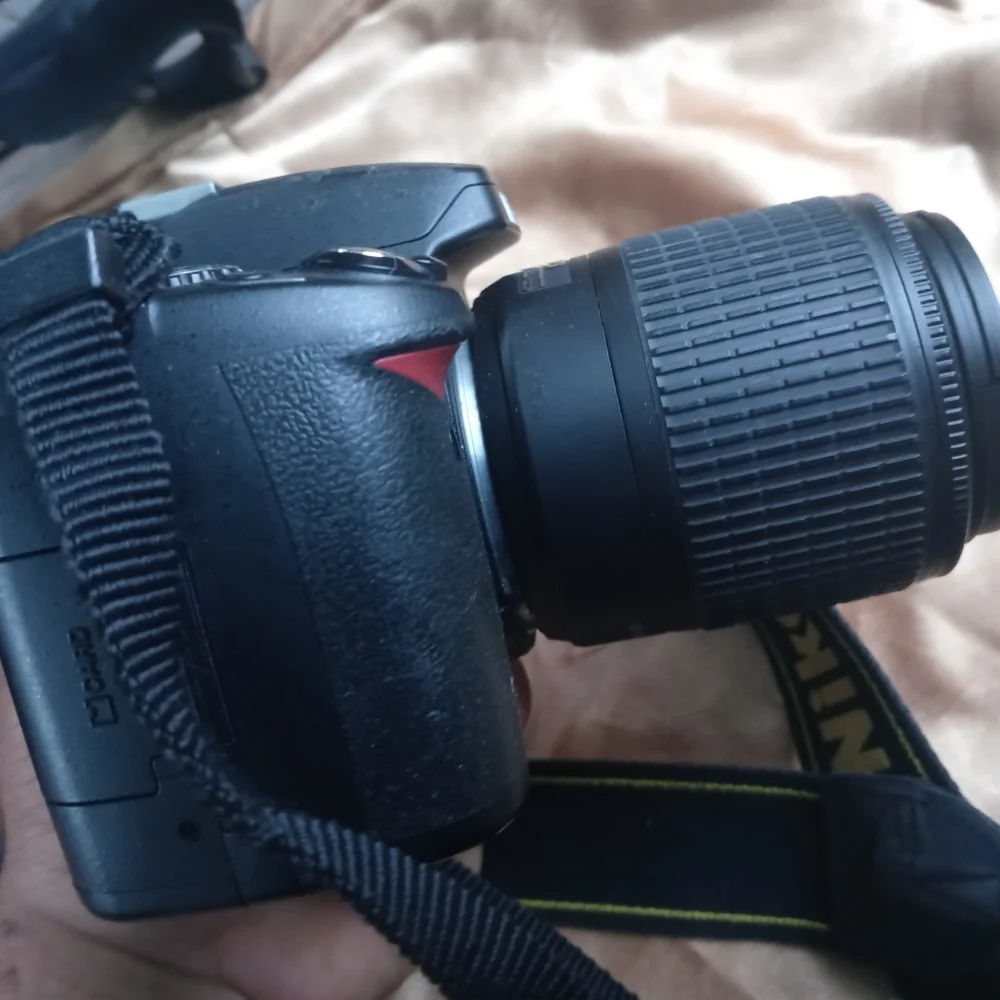 Nikon D40 camera with lense and carry bag